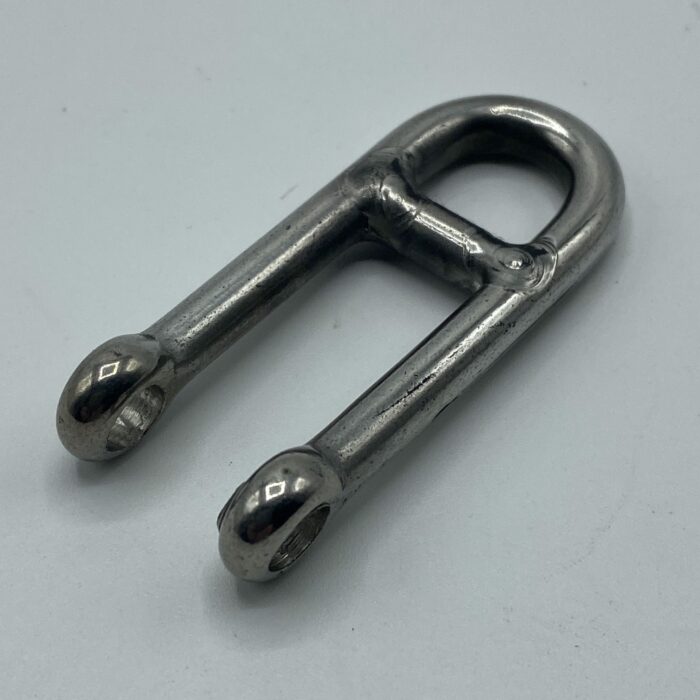 Traveller car take-off shackle