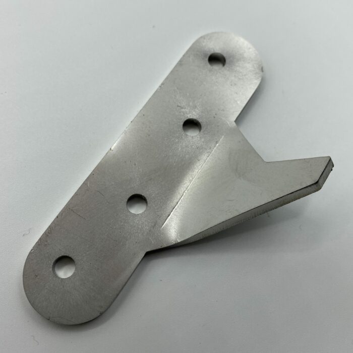 Mast halyard hook plate