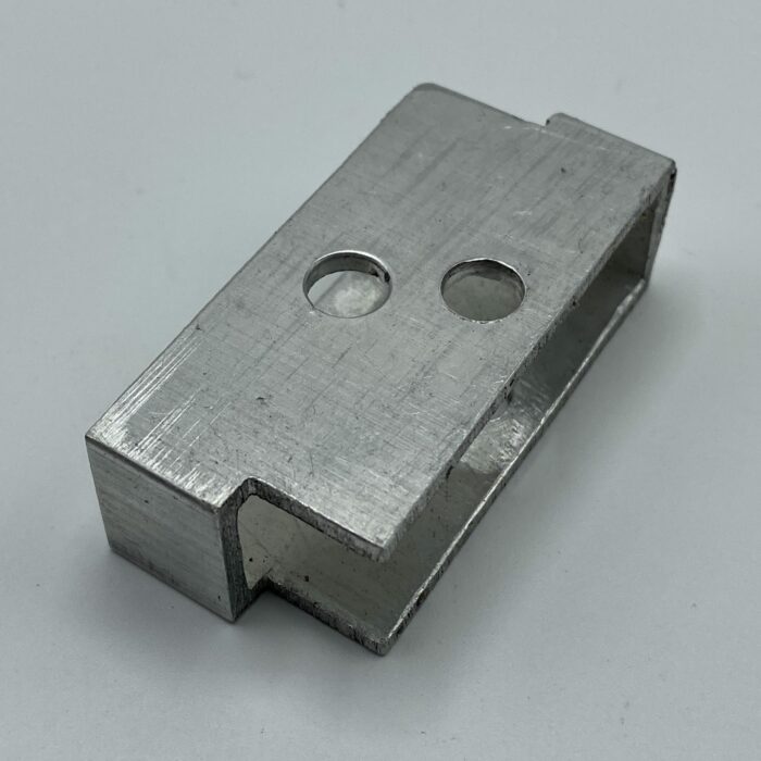Single mast sheave halyard box