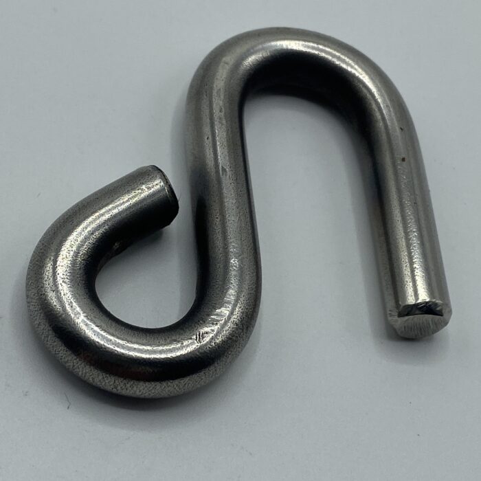 Mainsheet clew hook